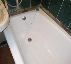 Установленная ванна специалистами СанТехПомощь