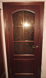 Смонтированная межкомнатная дверь специалистами СанТехПомощь